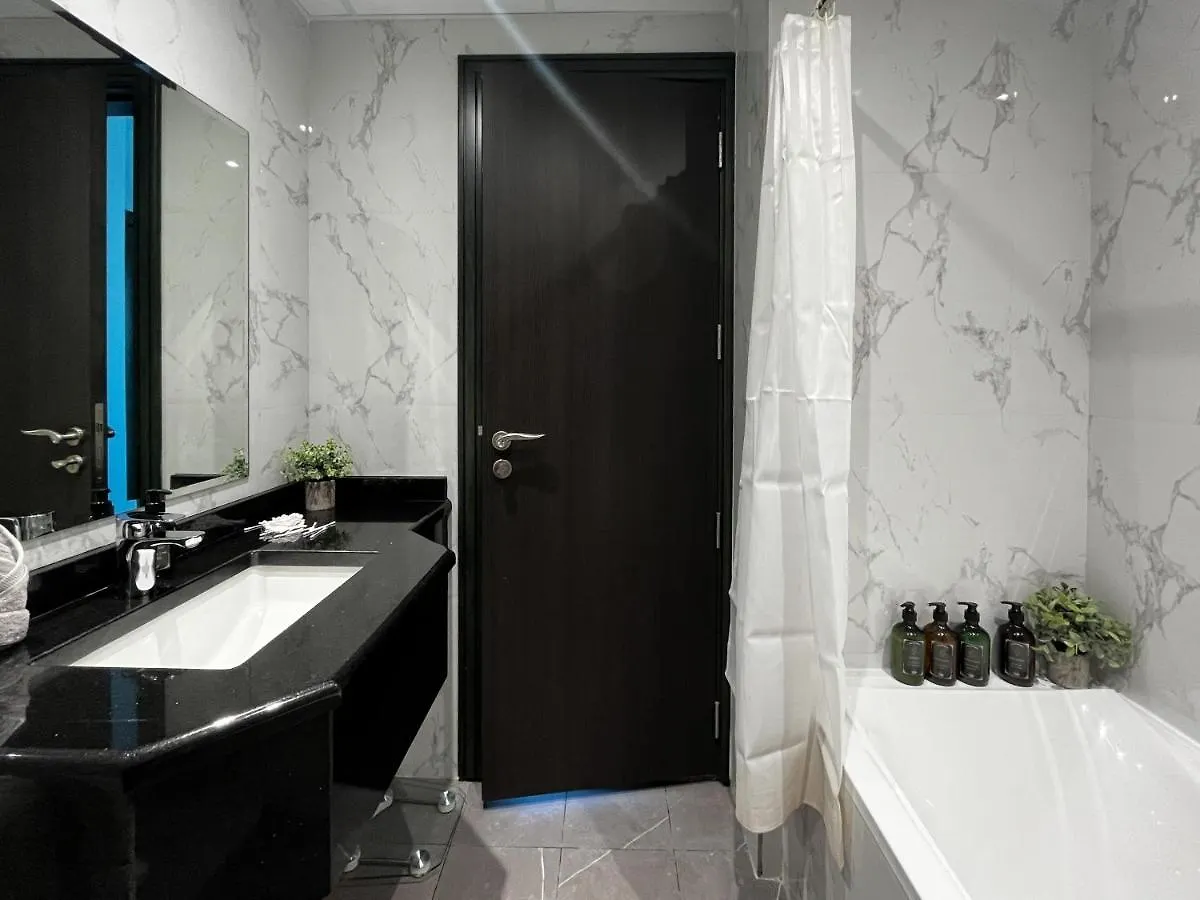 2 Bedroom Burj Khalifa View Apartment With Large Private Terrace 迪拜