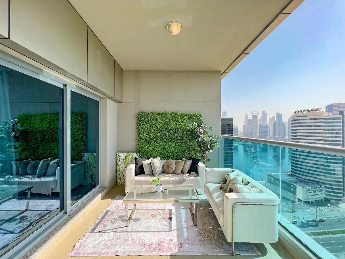2 Bedroom Burj Khalifa View Apartment With Large Private Terrace 迪拜