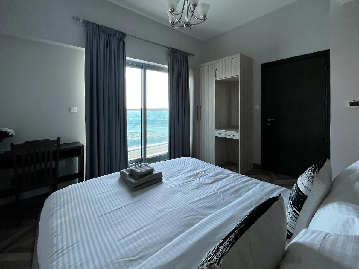 2 Bedroom Burj Khalifa View Apartment With Large Private Terrace 迪拜 阿拉伯联合酋长国